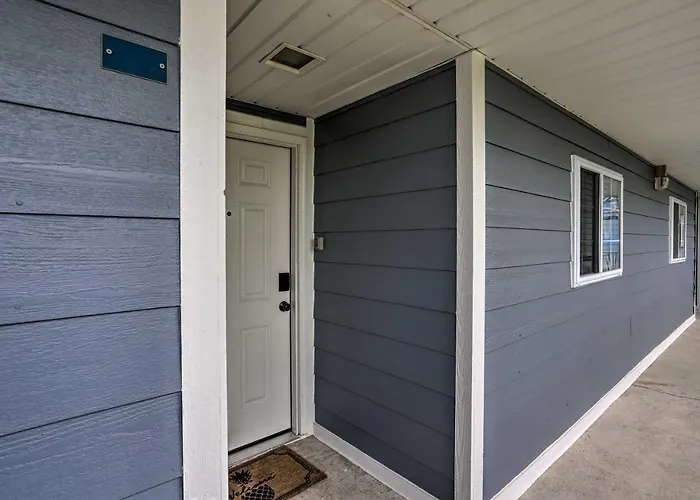 Middle Bass Condo W/ Balcony, Lake Erie Views